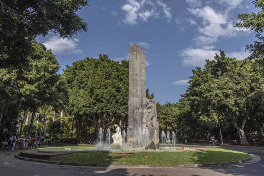 Tenerife 058 - Santa Cruz de Tenerife - parque García Sanabria - fuente La Fecundidad.jpg